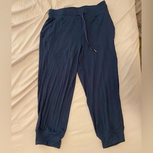 Lululemon ready to rule jogger crop - navy